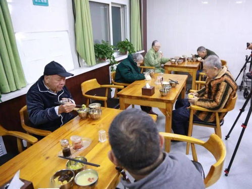 国家卫健委摄制组走进郑州大学五附院，记录老年人疫情防控“中国实践”